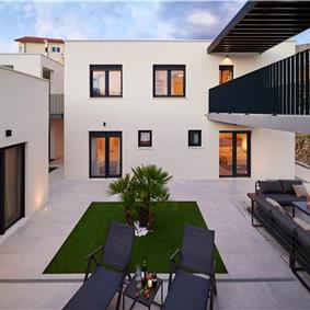 6 bedroom villa with heated pool near Omis, sleeps 12